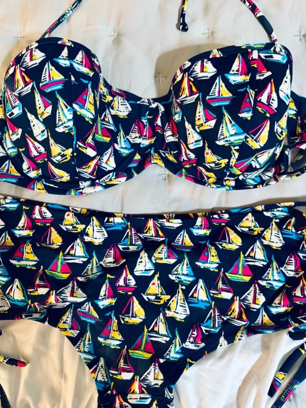 EUC Victoria Secret’s Sailboat Bikini Top (34D)
